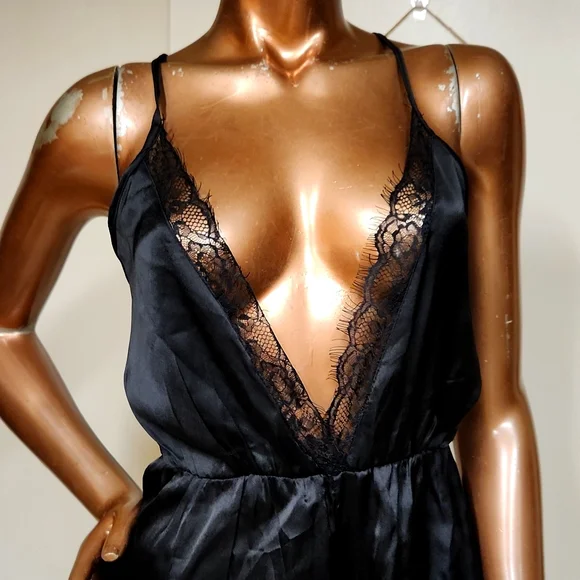 NWOT PrettyLittleThing Black Satin/Lace Romper Size 0 - Picture 2 of 4